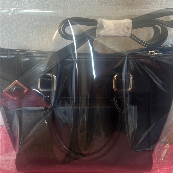 Structured Black Handbag / Shoulder Bag with Versatile Design - Picture 11 of 11